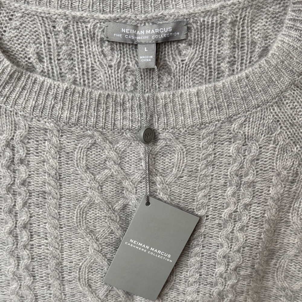 Neiman Marcus Light Gray Cable Knit Sweater - Picture 2 of 4